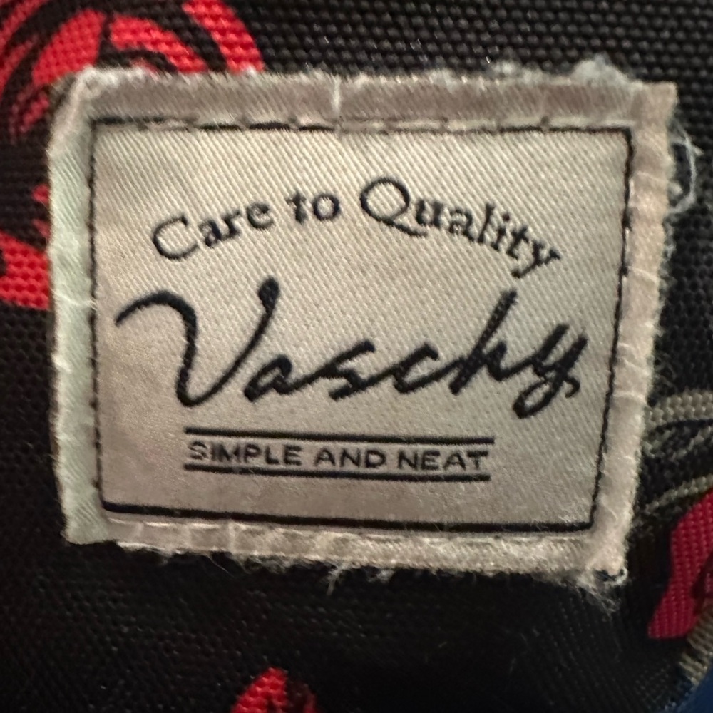 Vaschy Black Backpack with Red Roses - Picture 3 of 8